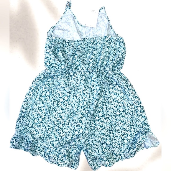 •Donated to Fire Evacuees• Floral Romper NWT Size Medium - Picture 5 of 7